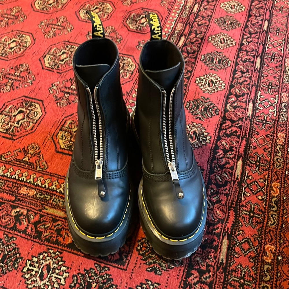 RESERVED - Dr Martens Jetta
